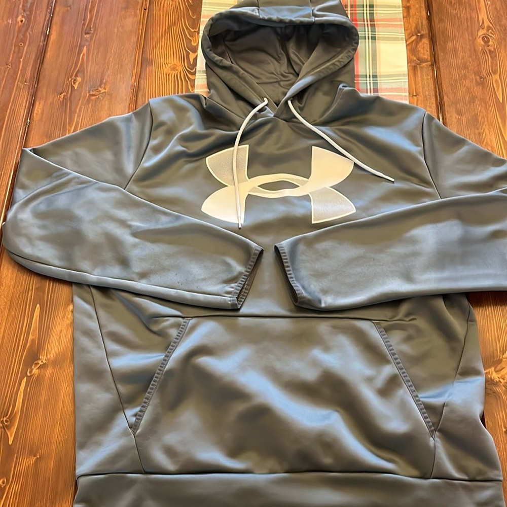 Under Armor Large grey/silver Men’s hoodie